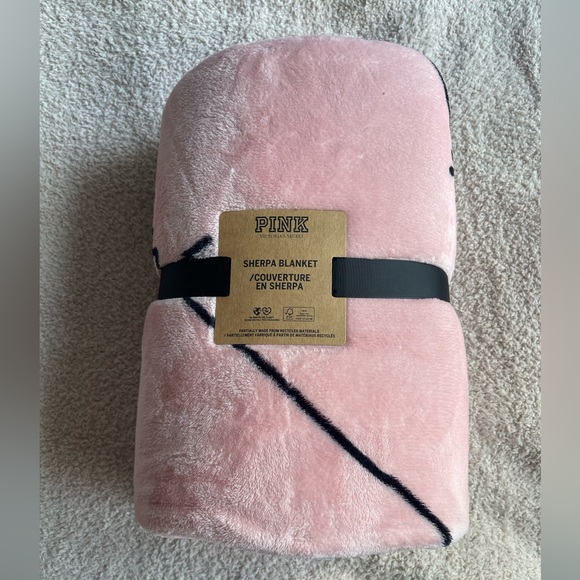 PINK Victoria's Secret Bedding Nwt Victorias Secret Pink Sherpa